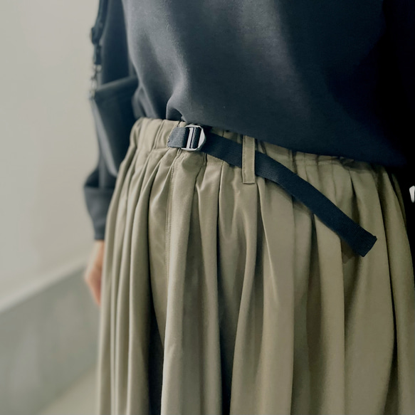 A字型束帶褶襉半身裙【灰色】 第19張的照片