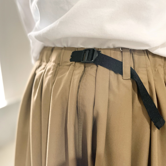 A字型束帶褶襉半身裙【灰色】 第13張的照片