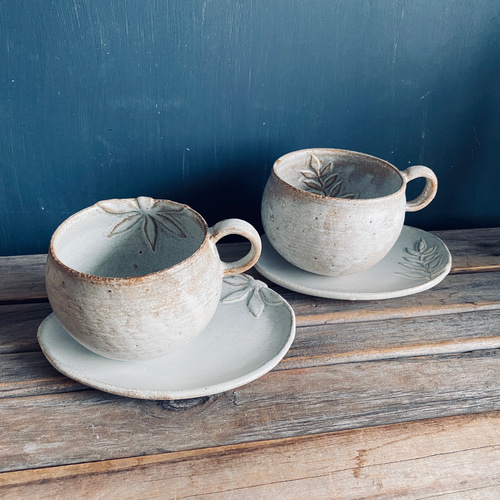花・葉っぱ」のモチーフ付き cup & saucer ペアset 送料無料