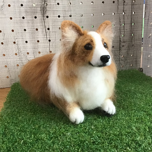 コーギー（RED &Whiteフラッフィー）伏せポーズ 羊毛フェルト コーギー