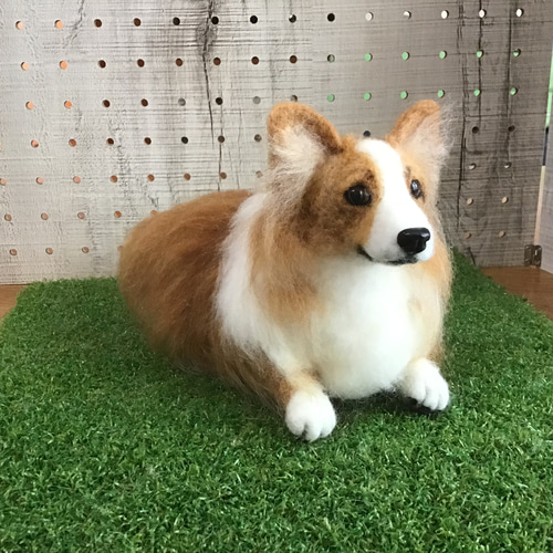 コーギー（RED &Whiteフラッフィー）伏せポーズ 羊毛フェルト コーギー