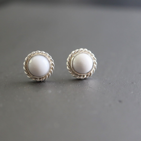 ホワイトオニキスシルバーピアス 白い石 白いアクセサリー