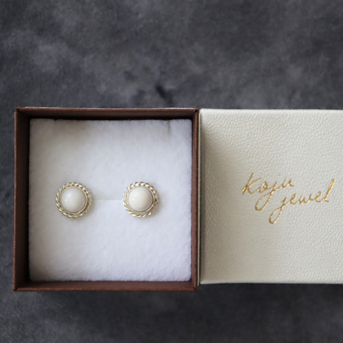 ホワイトオニキスシルバーピアス 白い石 白いアクセサリー