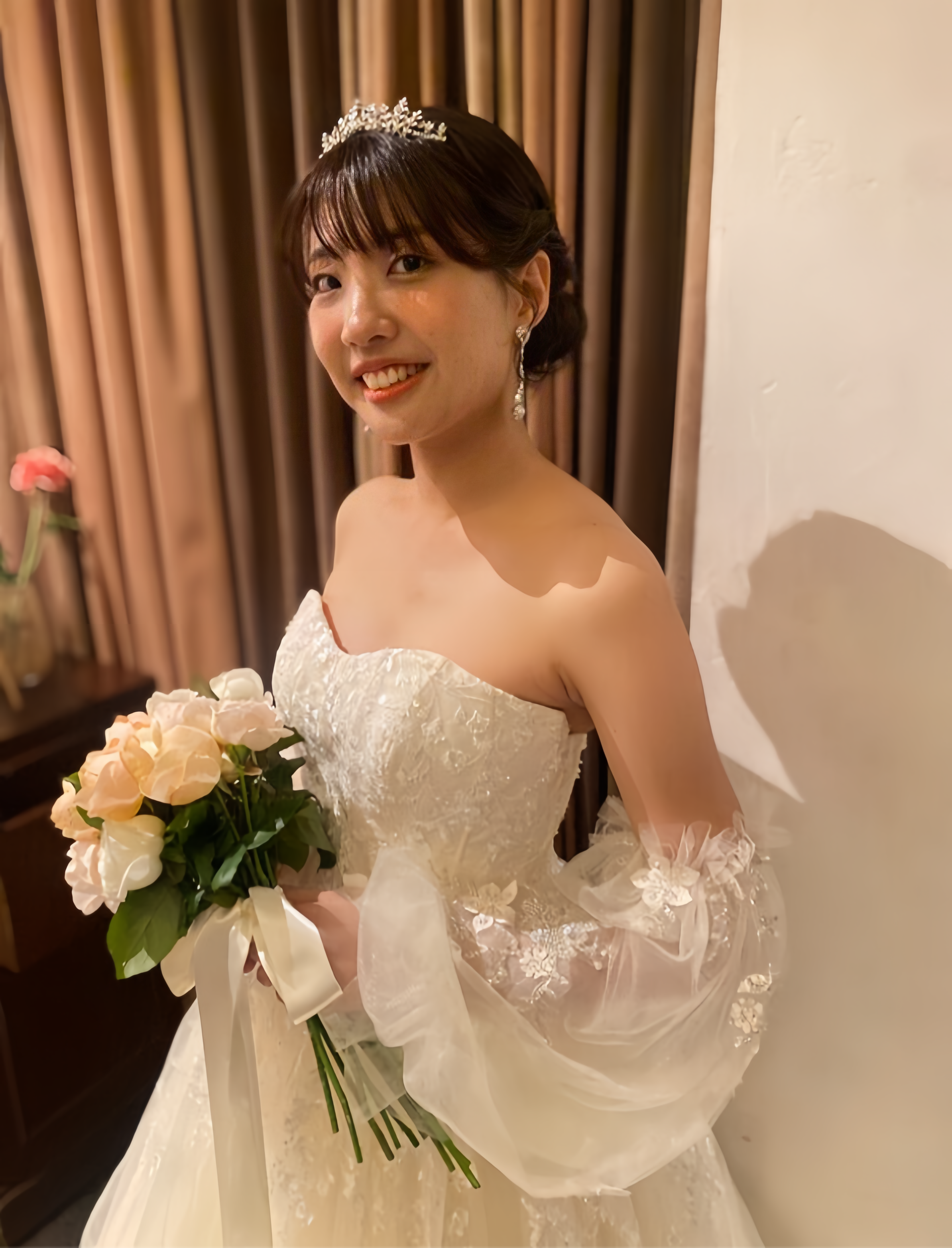 キラキラパフスリーブドレス