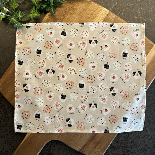 ☆☆桜☆☆様オーダー　ランチョンマット　おにぎり柄　パン柄ベージュ サイズが選べる ランチョンマット ♡ おにぎり おむすび 和柄 入学入園