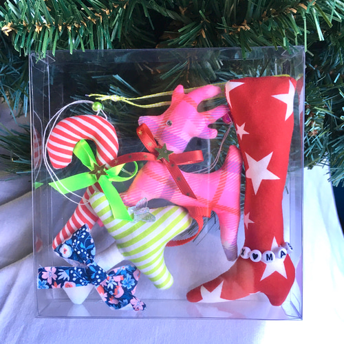 No.4 カラフルが可愛い！クリスマスツリーオーナメント タペストリー