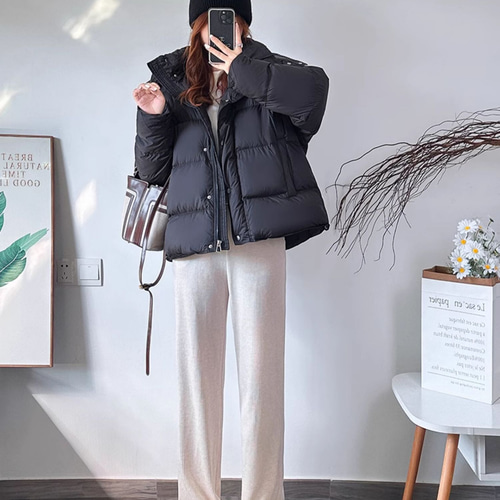 ベージュのスタンドカラーパンダウンジャケット女性用ショート丈小柄