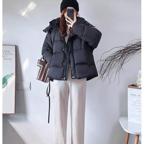 ベージュのスタンドカラーパンダウンジャケット女性用ショート丈小柄