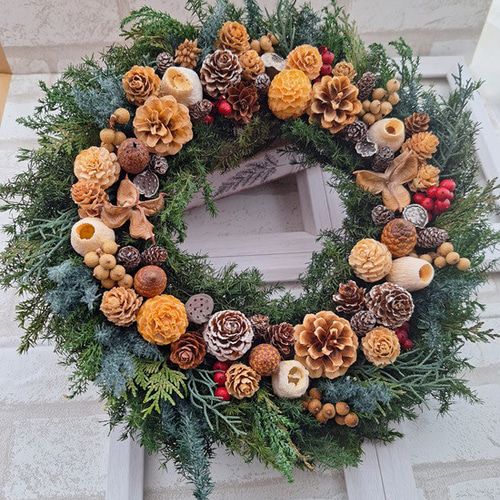 クリスマスリース】ヒムロ杉と木の実のリース リース Atelier Ami