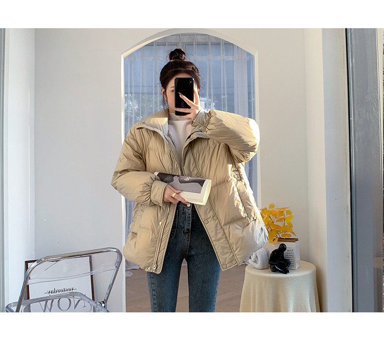 スタンドカラーのダウンジャケット女性の白いアヒルの毛冬の新しい小柄で短い白いアヒルの毛のゆったりとした保温と厚手のコート