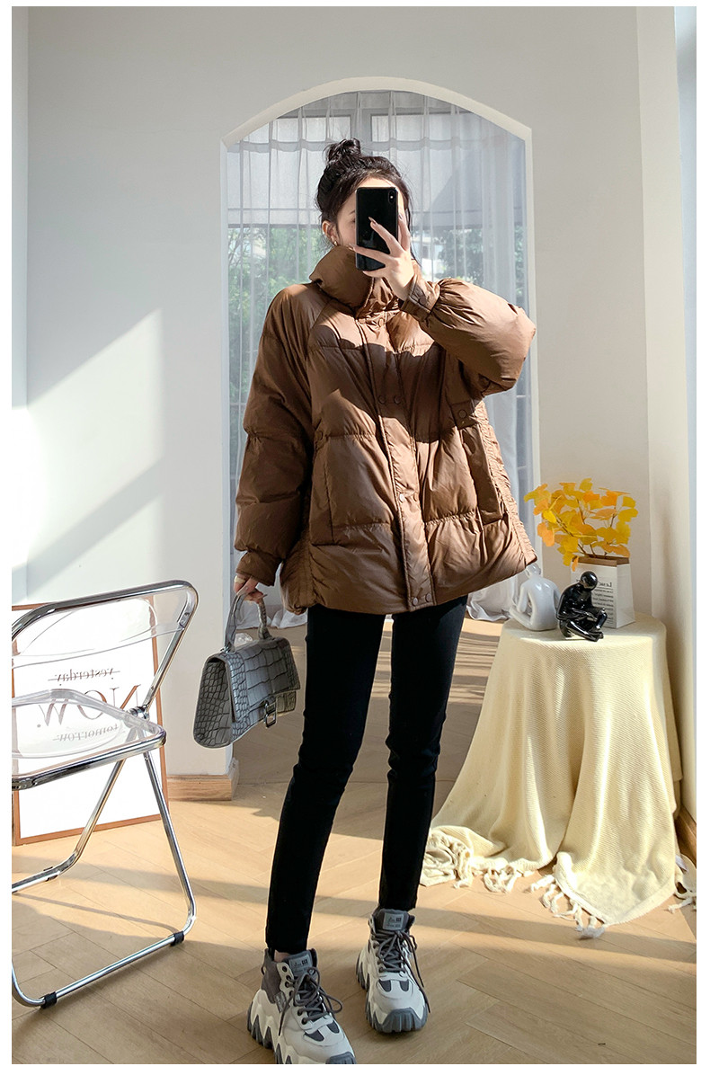 スタンドカラーのダウンジャケット女性の白いアヒルの毛冬の新しい小柄で短い白いアヒルの毛のゆったりとした保温と厚手のコート