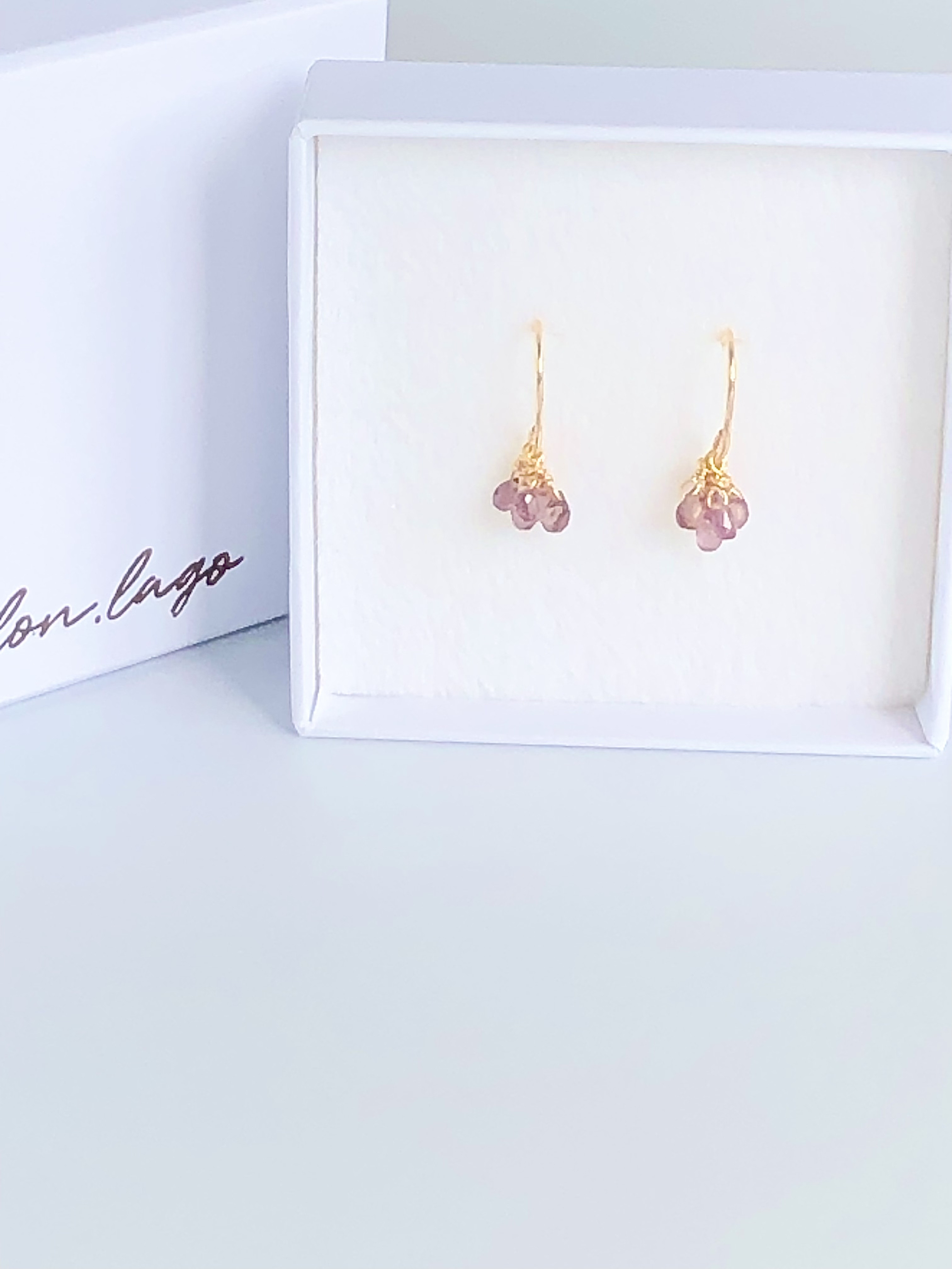 カラーシフトサファイア　ドロップtubu ピアス