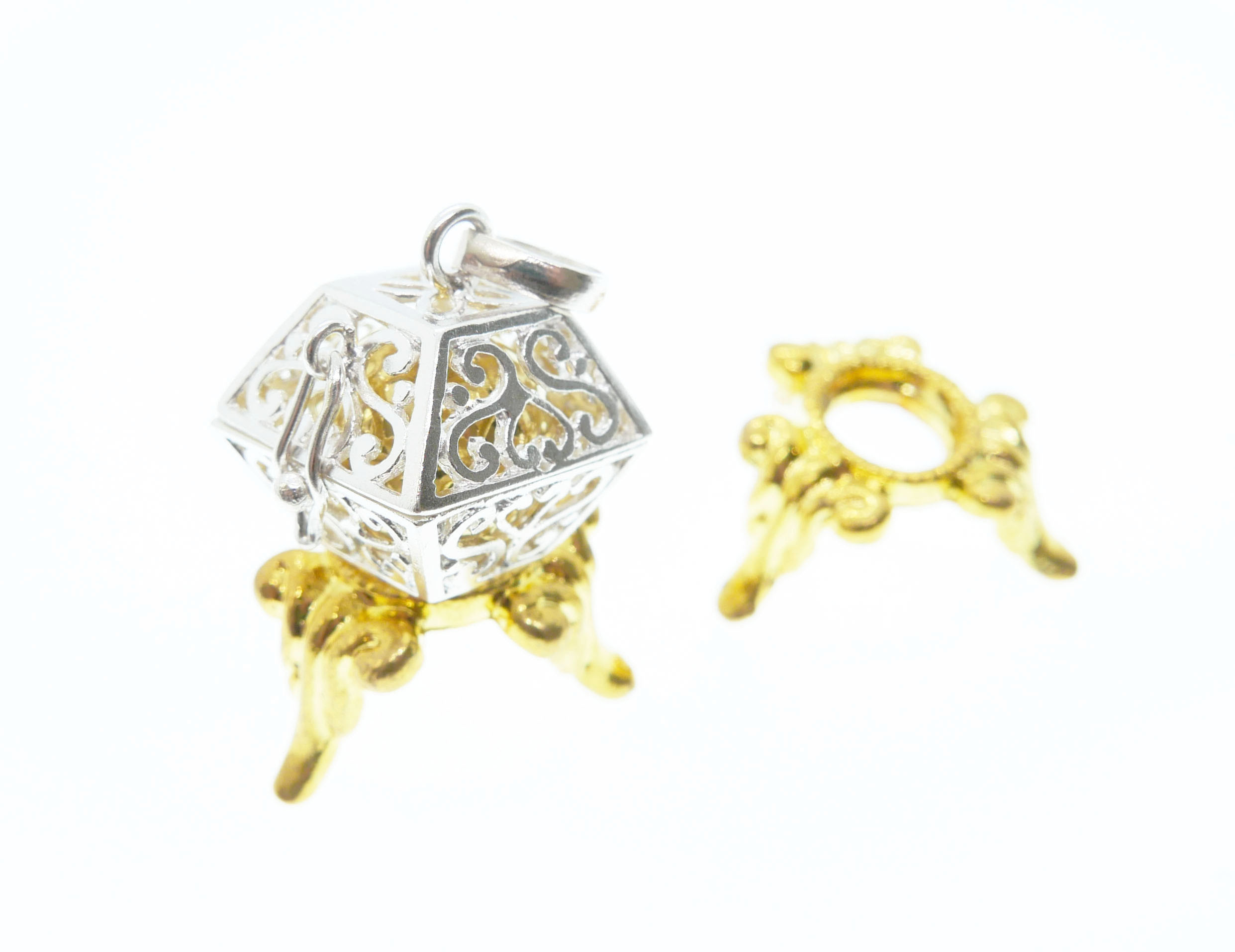 ✼プラチナ加工✼オニキスのペンダントトップ༺ぱかりと開けられる•*•ハート模様スクエア型༻天然石アクセサリー/プレゼント