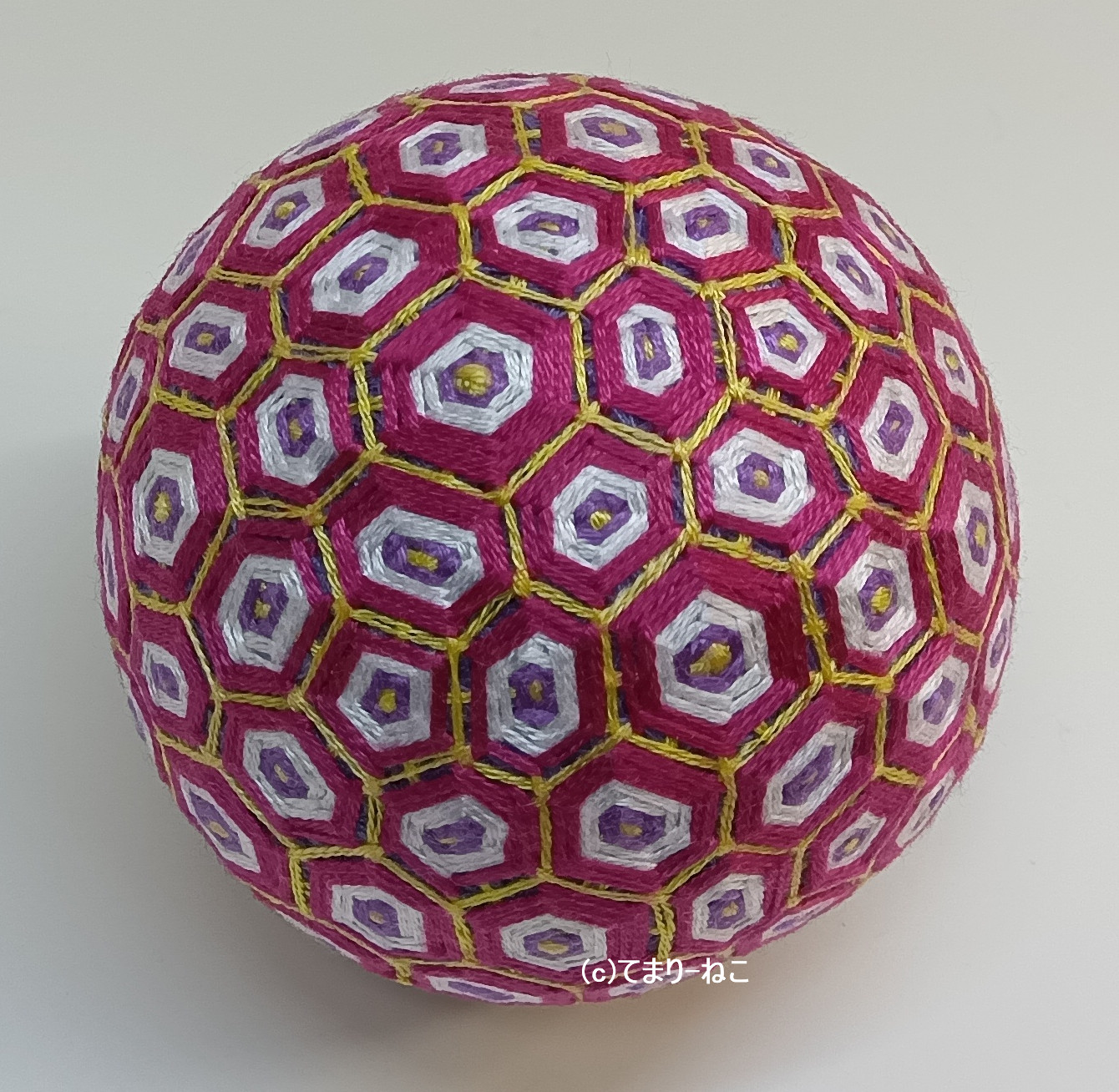 手毬猫の店 てまり「鹿の子模様」赤紫 6cm 手まり 手毬 手鞠 四季の飾り物