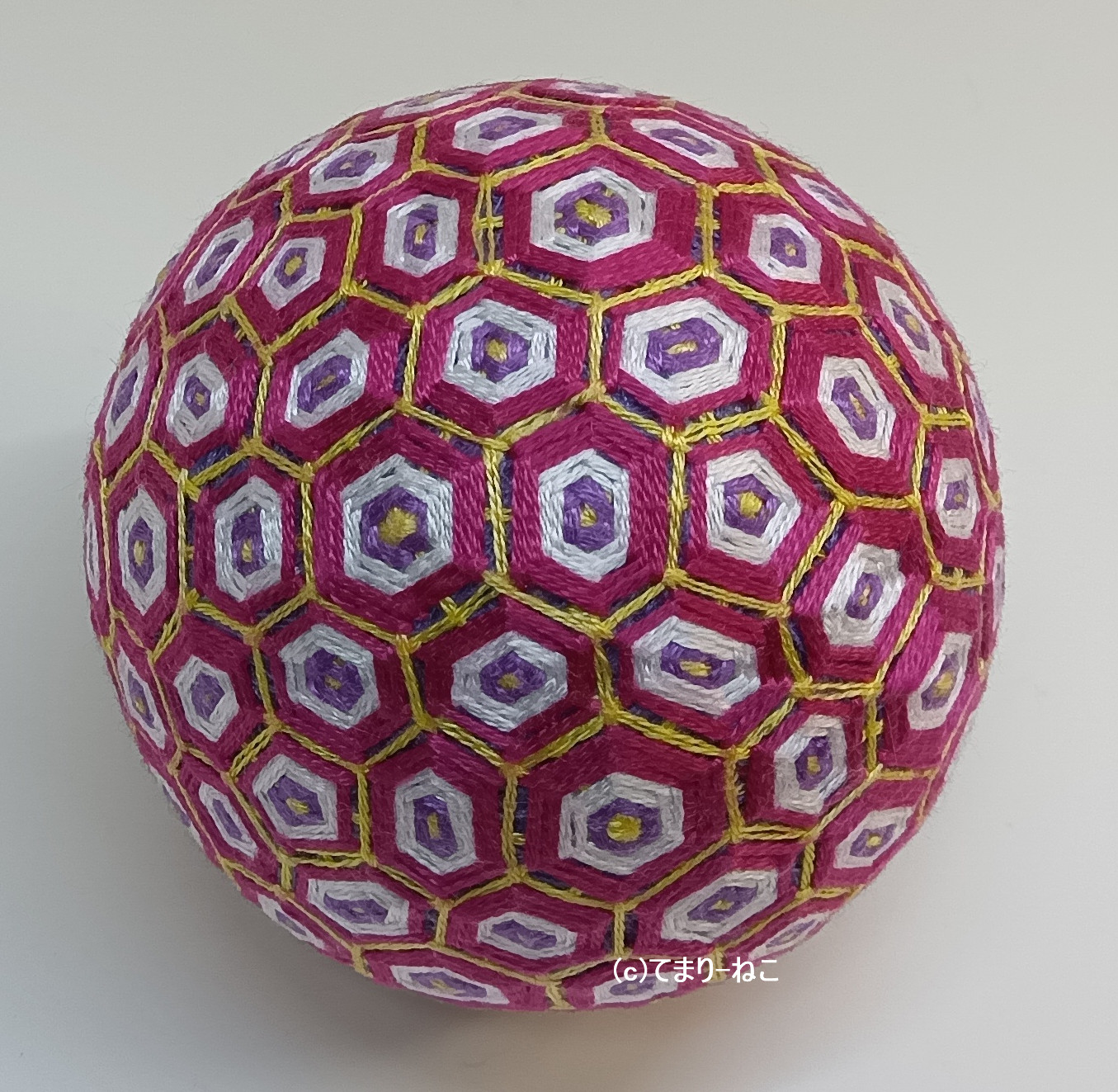 手毬猫の店 てまり「鹿の子模様」赤紫 6cm 手まり 手毬 手鞠 四季の飾り物