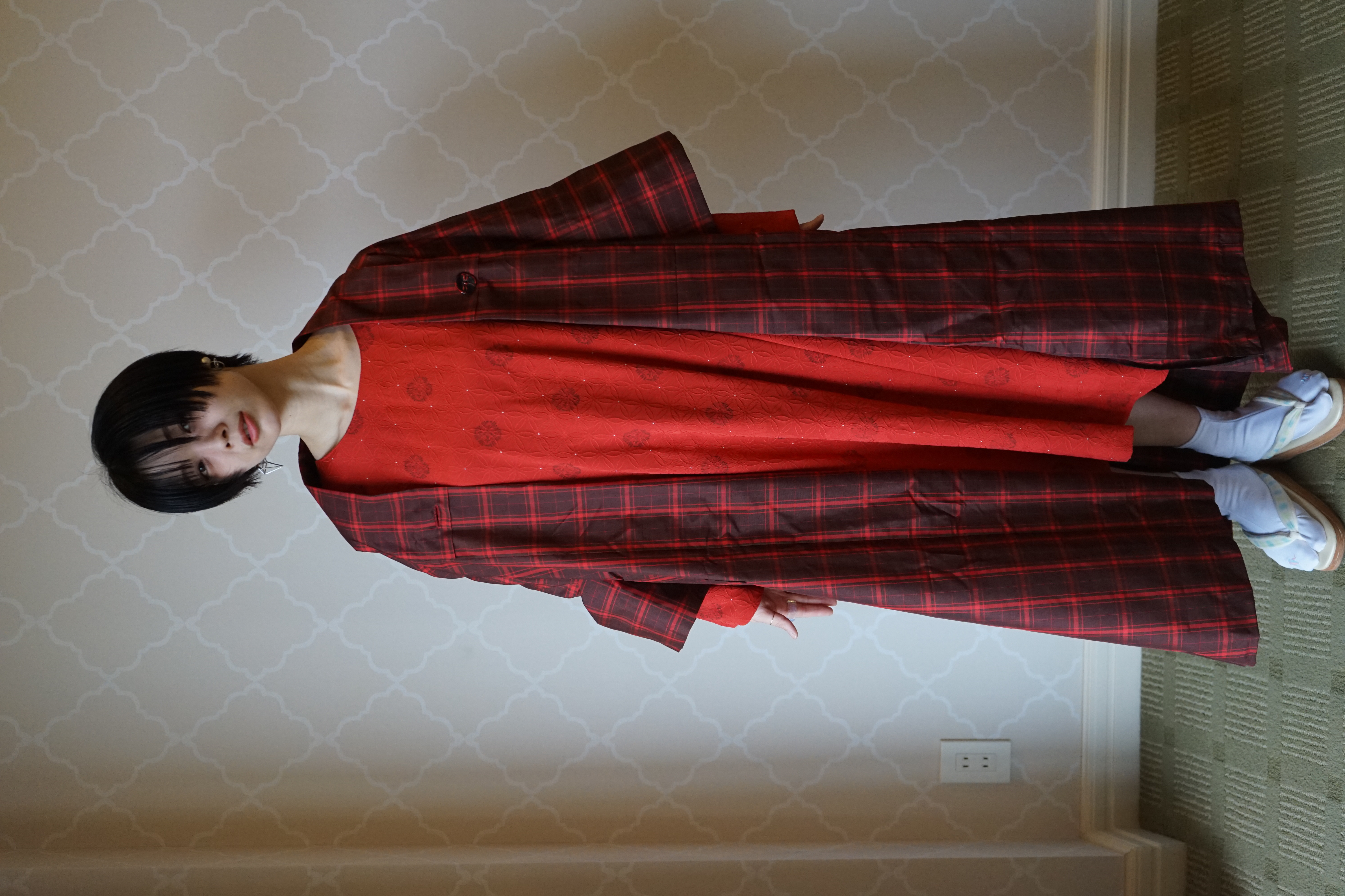 【送料無料】【Sale】赤と茶色のチェックがオシャレな着物の反物のコート　オールシルク。