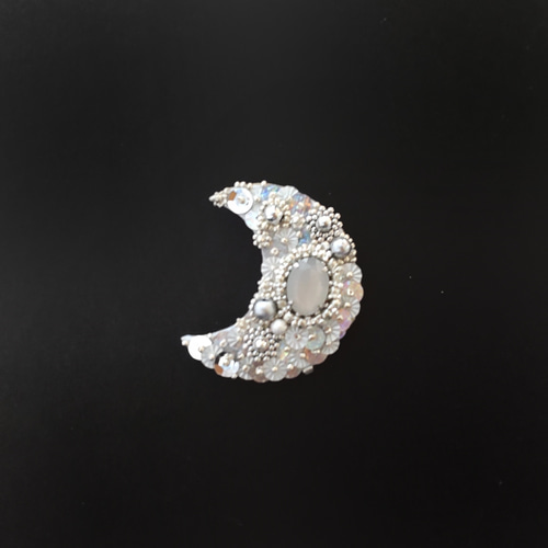 Silver Crescent 銀の三日月 ビーズ刺繍ブローチ ブローチ 銀や