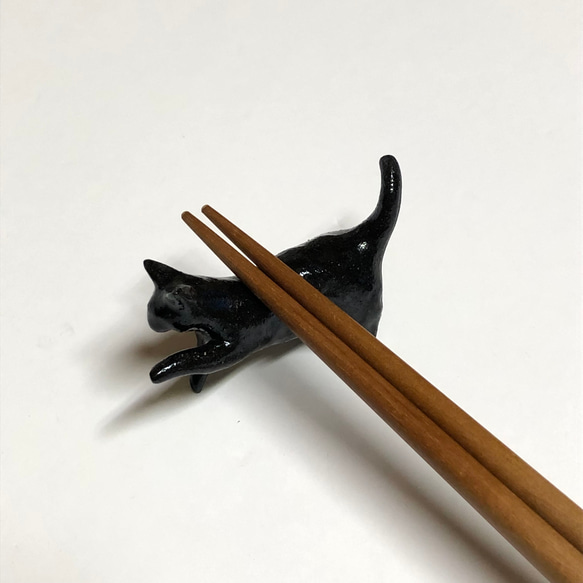 猫の箸置き二態（黒猫）　はしおき　置物　黒猫　陶器 2枚目の画像