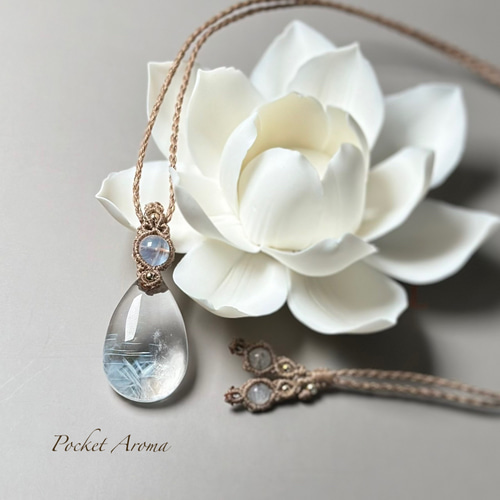 純瑞麗』ブルーエンジェルラダークォーツとブルームーンストーンの