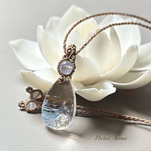 純瑞麗』ブルーエンジェルラダークォーツとブルームーンストーンの