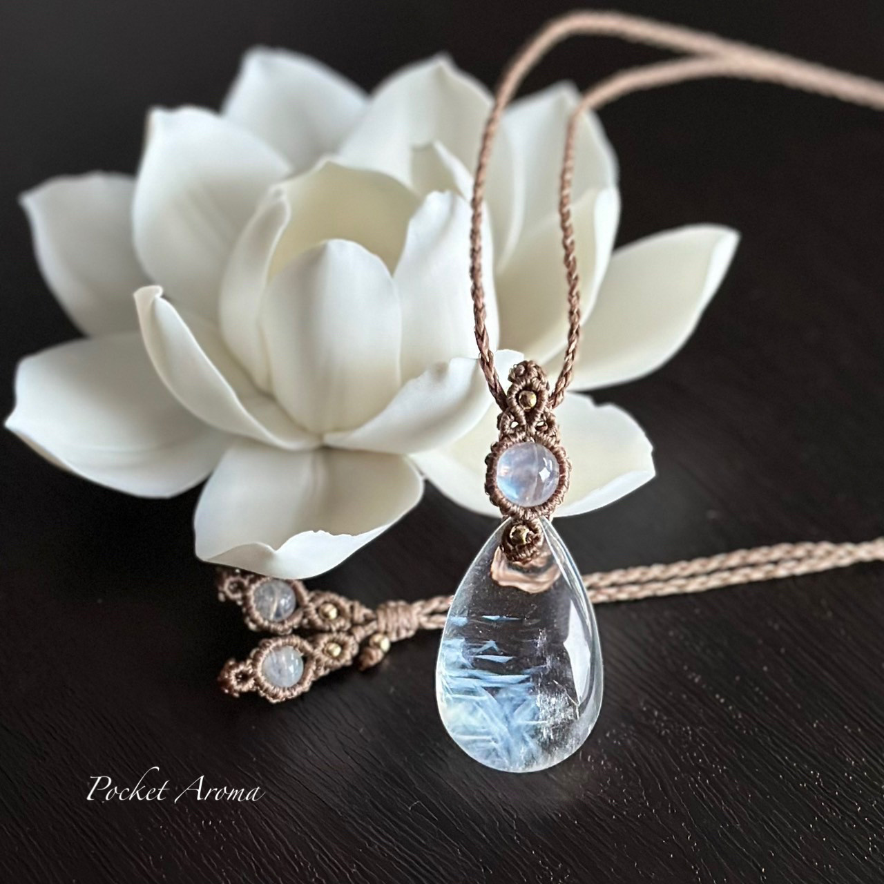 純瑞麗』ブルーエンジェルラダークォーツとブルームーンストーンの