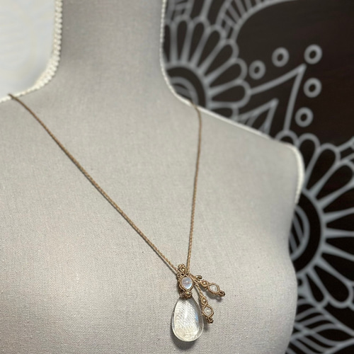 純瑞麗』ブルーエンジェルラダークォーツとブルームーンストーンの