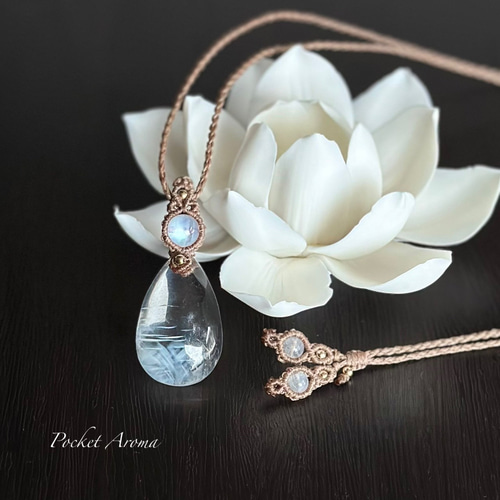 純瑞麗』ブルーエンジェルラダークォーツとブルームーンストーンの