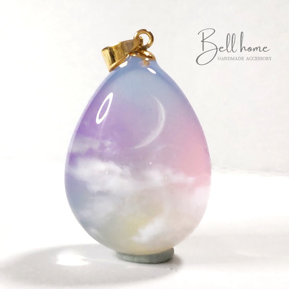 幻想的な空　雲レジンネックレス まなむ | 空海のネックレスバージョンを制作してみました🌊 約