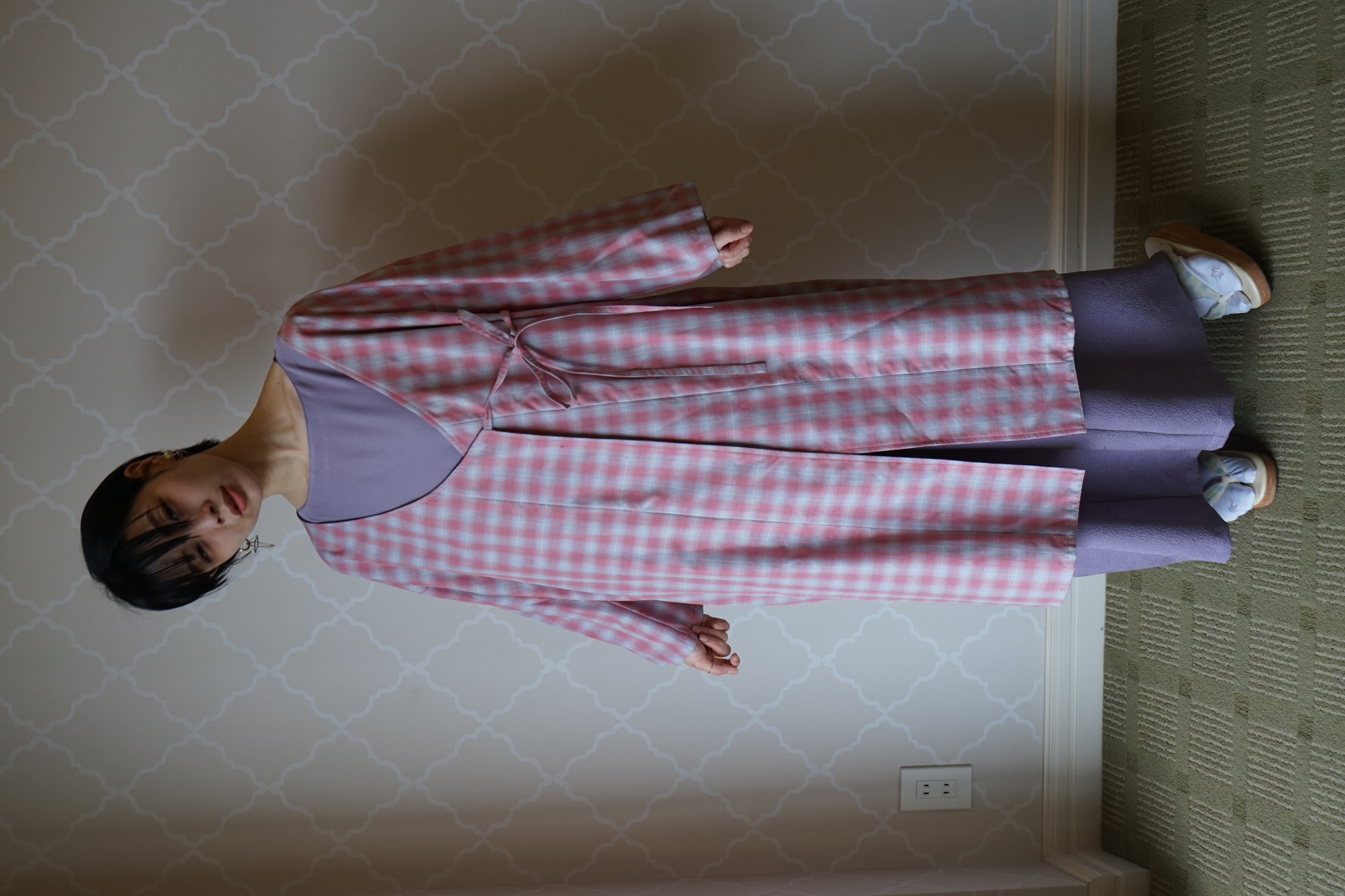 【送料無料】【Sale】ピンクのチェックがかわいい新品の着物の反物で仕上げたオールシルクのワンピース。