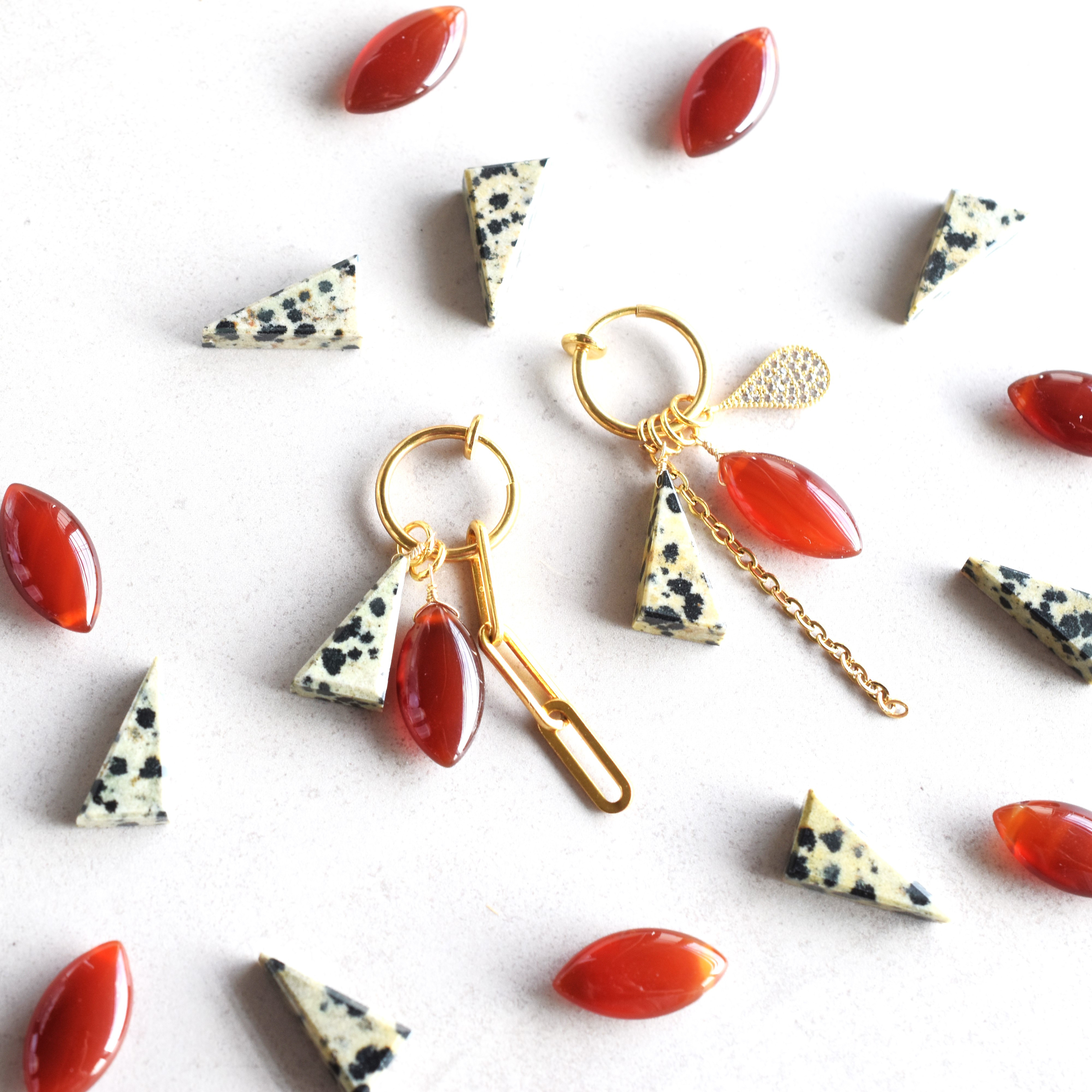 【金属アレルギー対応！】レッドアゲート＆ダルメシアンジャスパー　アシンメトリー　フープピアス・イヤリング