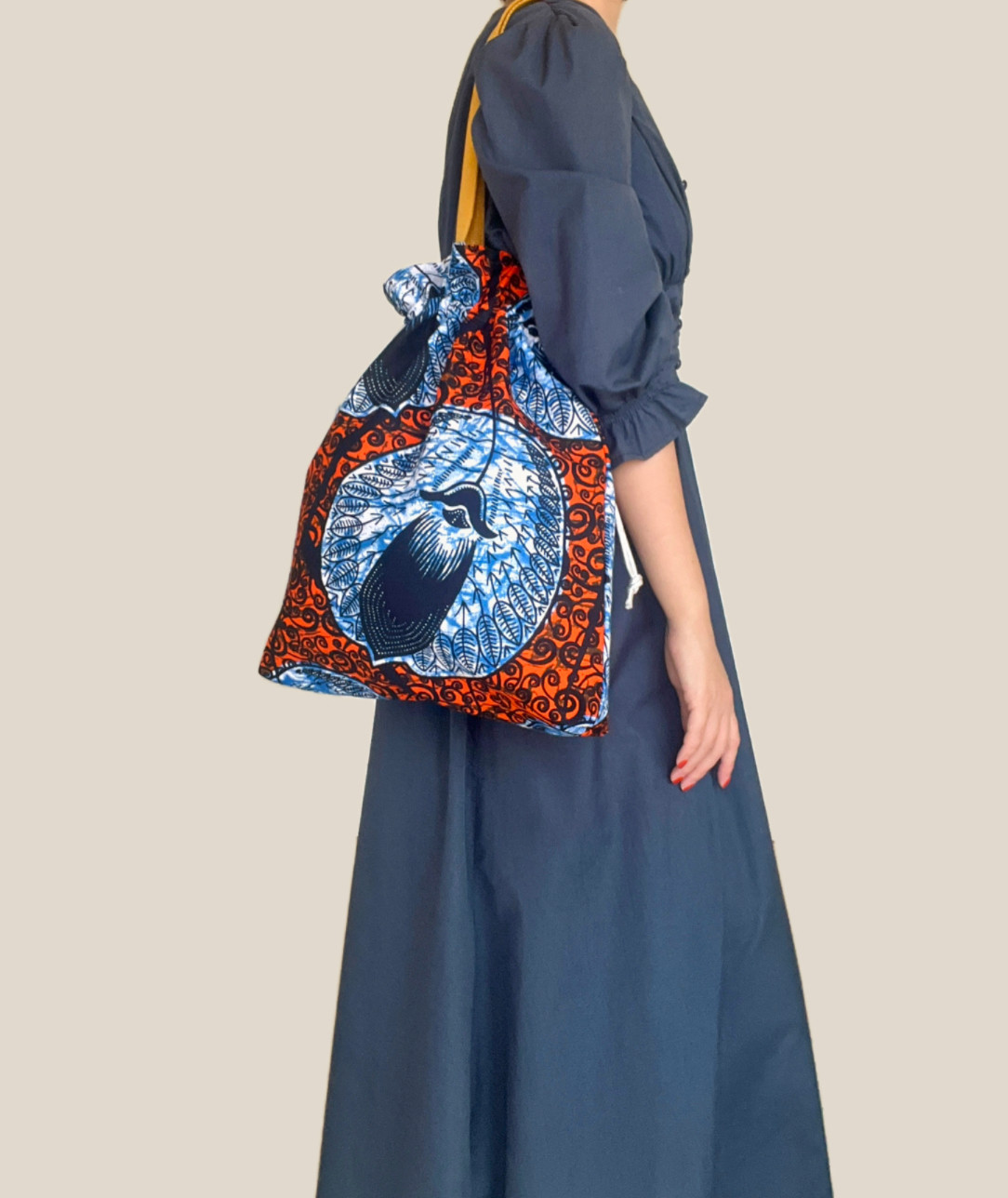 【一点物】輸入生地　2way巾着トートバッグ　サブバッグ　アフリカン柄 アフリカ布　アフリカンファブリックA4サイズ