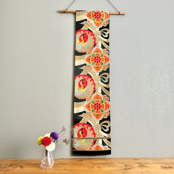 帯のタペストリー 金色の熨斗柄と鶴に菊 帯 リメイク インテリア