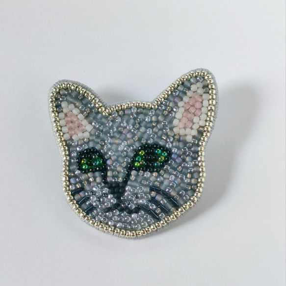 手描き　海老フライ×ロシアンブルー　ヘアゴム　ブローチ　レジン　猫　透け感あり ビーズ刺繍◇猫のブローチ＊ロシアンブルー ブローチ isoa/イソア 通販