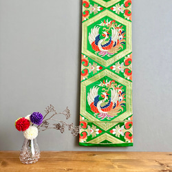 帯のタペストリー 鮮やかな緑に舞う鳳凰 帯 リメイク インテリア