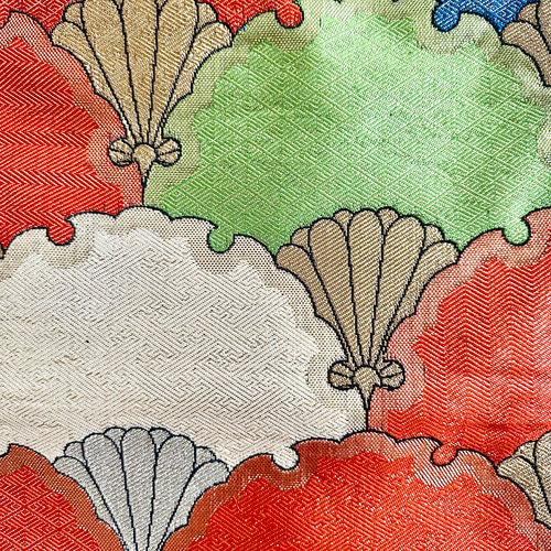 帯のタペストリー とりどりの菊の青海波 帯 リメイク インテリア