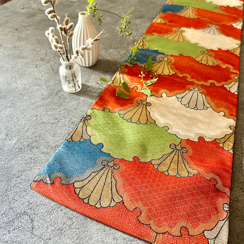 帯のタペストリー とりどりの菊の青海波 帯 リメイク インテリア