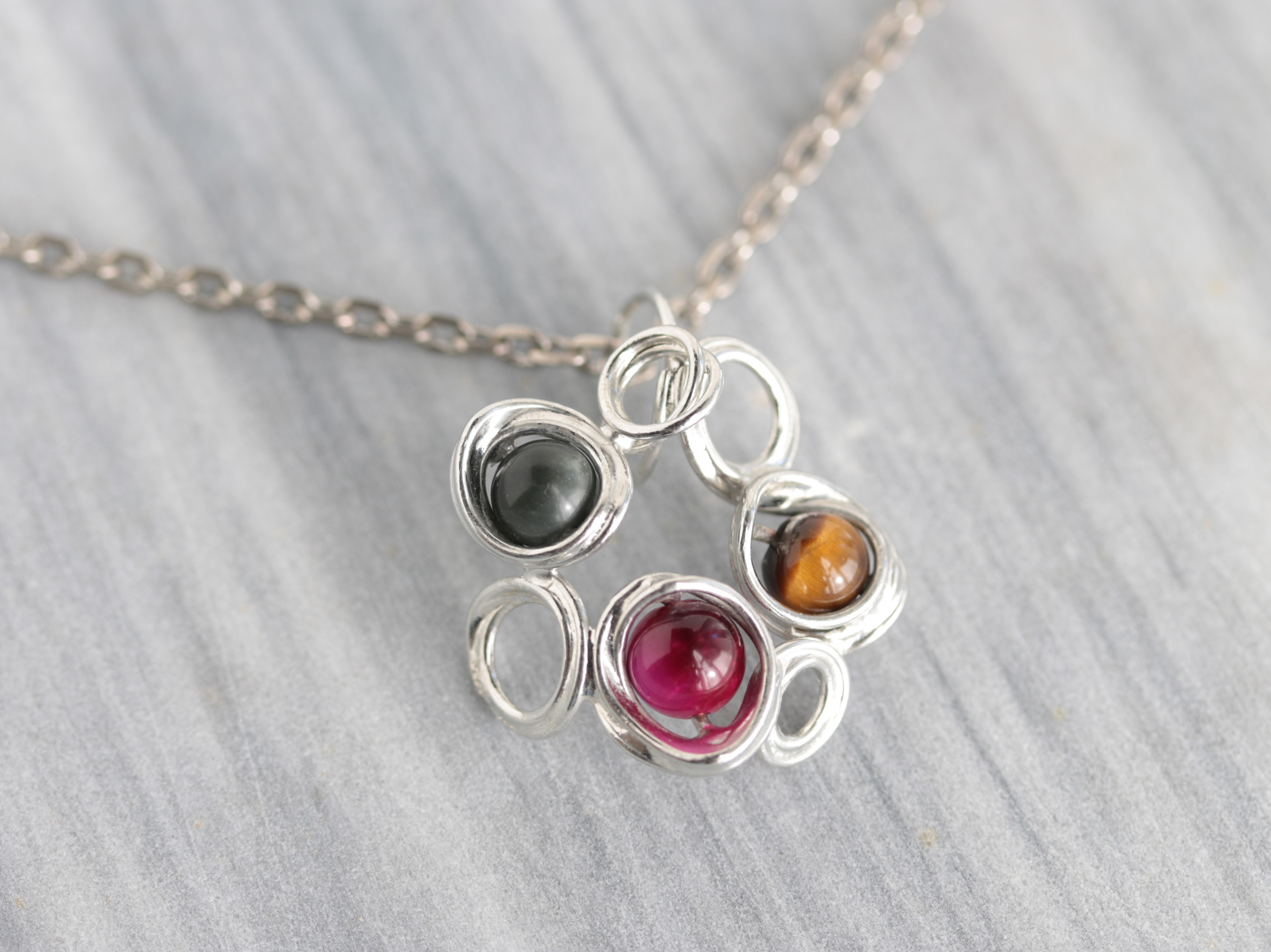 錫(すず)と天然石のペンダントトップ　タイガーアイ　普段使い　ユニセックス