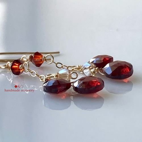 14kgf 宝石質ガーネットのピアス スワロフスキー・クリスタルの煌めき 14kgf 宝石質ガーネットのピアス スワロフスキー・クリスタル