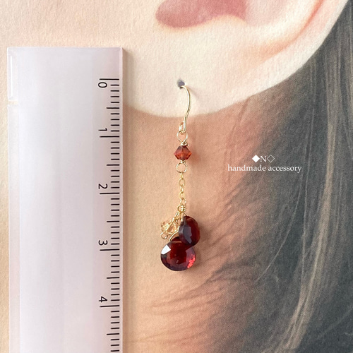 14kgf 宝石質ガーネットのピアス スワロフスキー・クリスタル