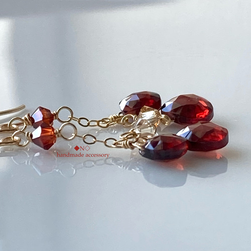 14kgf 宝石質ガーネットのピアス スワロフスキー・クリスタルの煌めき