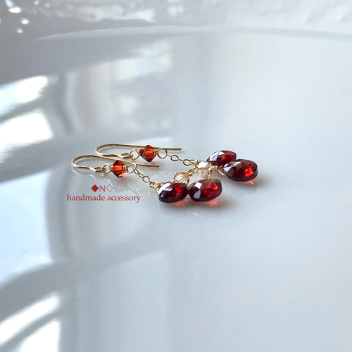 14kgf 宝石質ガーネットのピアス スワロフスキー・クリスタルの煌めき 14kgf 宝石質ガーネットのピアス スワロフスキー・クリスタルの煌めき