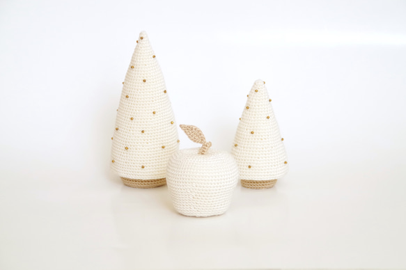 【yuj - süß line】手編みのクリスマスツリーとりんごのセット　クリスマス　デコレーション　オーナメント 2枚目の画像