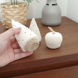 【yuj - süß line】手編みのクリスマスツリーとりんごのセット　クリスマス　デコレーション　オーナメント 3枚目の画像