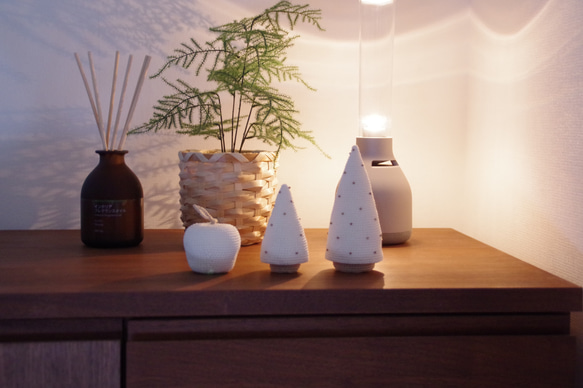 【yuj - süß line】手編みのクリスマスツリーとりんごのセット　クリスマス　デコレーション　オーナメント 1枚目の画像