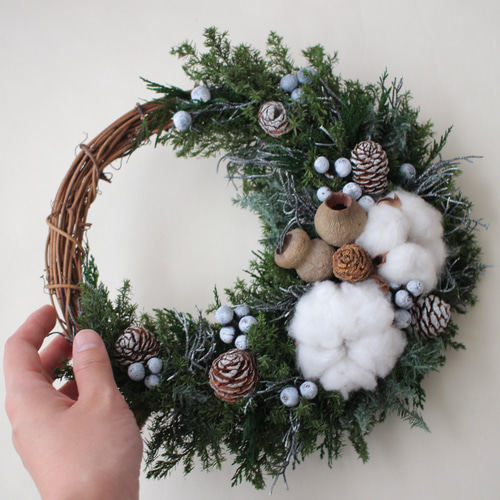 コニファーと木の実のハーフリース クリスマスリース コットンフラワー コニファーと木の実のハーフリース クリスマスリース コットン