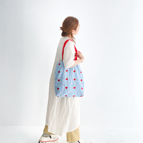 ハート刺繍のフラワートートバッグ(水色) トートバッグ amazing