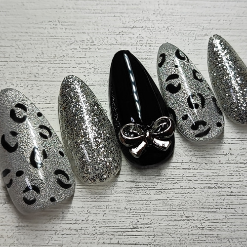 ネイルチップ 量産型 オレンジ 黒 ハート 地雷系 キラキラ マグネット #52 ネイルチップ 量産型 オレンジ 黒 ハート 地雷系 キラキラ