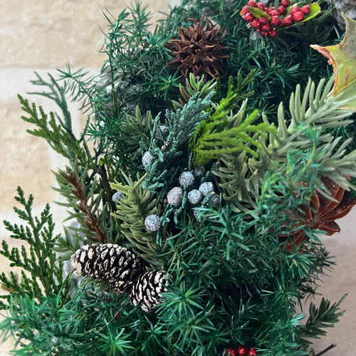 針葉樹の香りに癒される実物を紡いだクリスマスリース　お正月飾り 数年飾れる針葉樹の香りのクリスマスリース/35cm プリザーブドフラワー