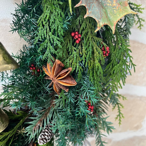 針葉樹の香りに癒される実物を紡いだクリスマスリース　お正月飾り 数年飾れる針葉樹の香りのクリスマスリース/35cm プリザーブドフラワー