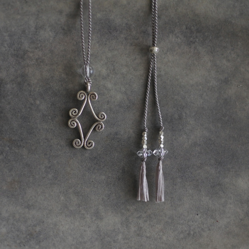 accessories mau】シルクコードのチャームアクセサリーと